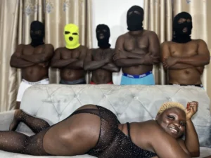 Six on one gangbang with sweetqueen2.