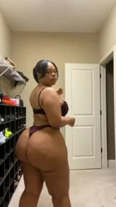 Morena caderona de buen culo