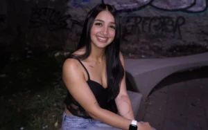 POV – Strolling the Streets to Find Cute Girls